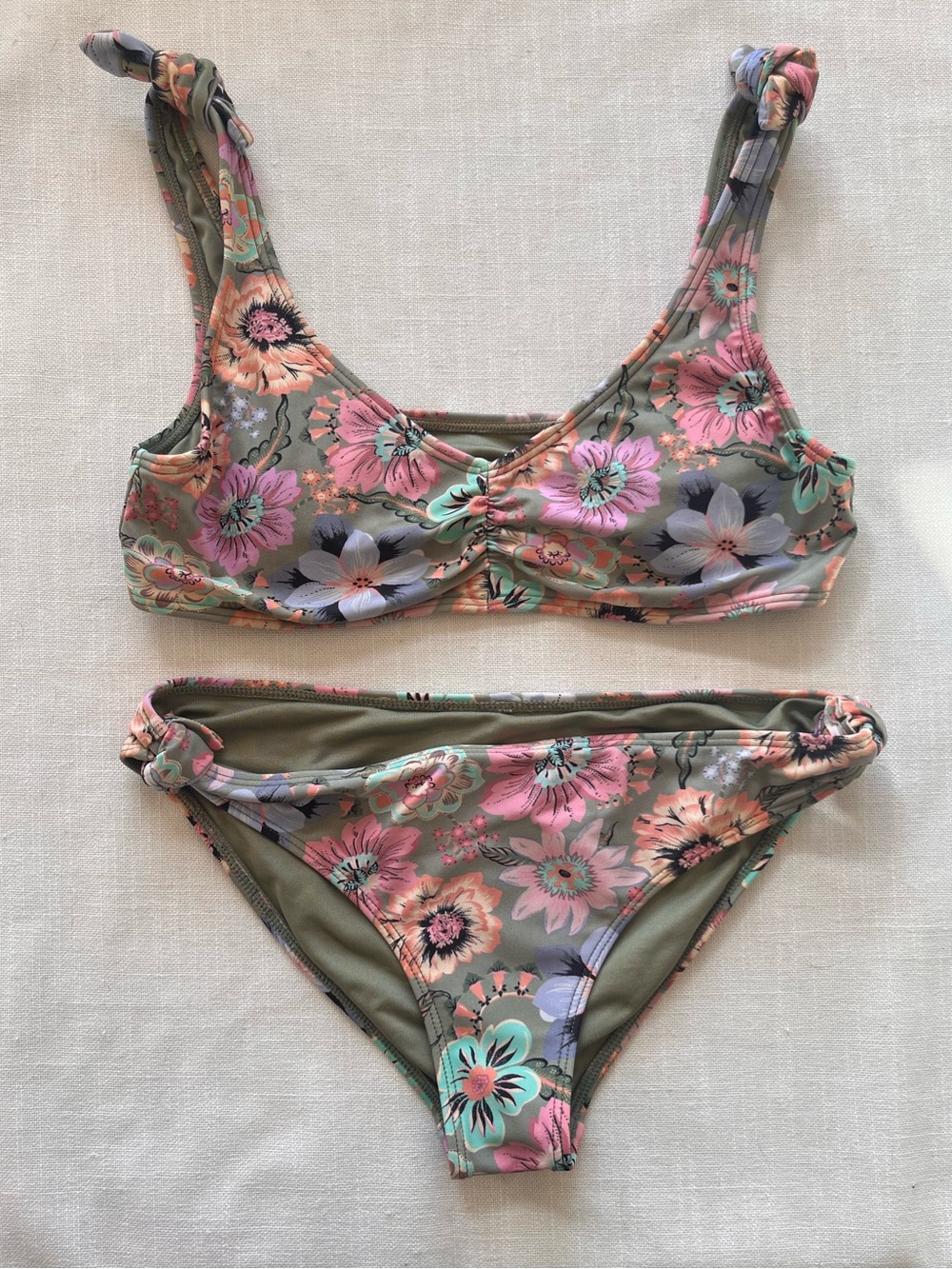 O'NEILL Girls TalithaFloral Print Olive & Pink Bikini Set. Size 7-8.